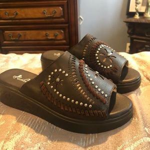 Montana wear sandals for young girls